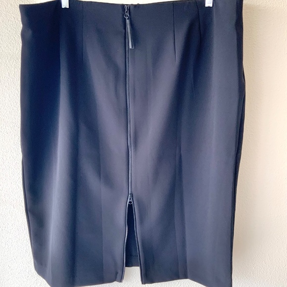 NEW! PLUS SIZE! Lane Bryant Infinite Stretch Mini Skirt Black Size 26 - Picture 2 of 9